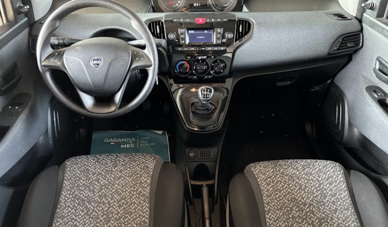 LANCIA YPSILON 1.0 HYBRID ECOCHIC 27.000KM NEOPATENTATI pieno