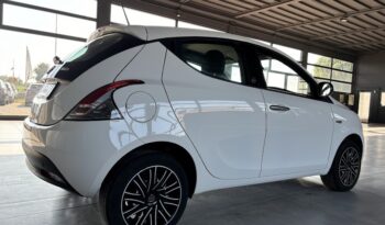 LANCIA YPSILON 1.0 HYBRID ECOCHIC 27.000KM NEOPATENTATI pieno