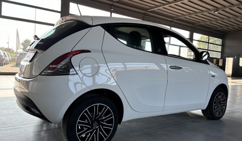 LANCIA YPSILON 1.0 HYBRID ECOCHIC 27.000KM NEOPATENTATI pieno