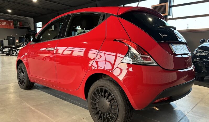 LANCIA YPSILON 1.0 HYBRID ECOCHIC NEOPATENTATI pieno