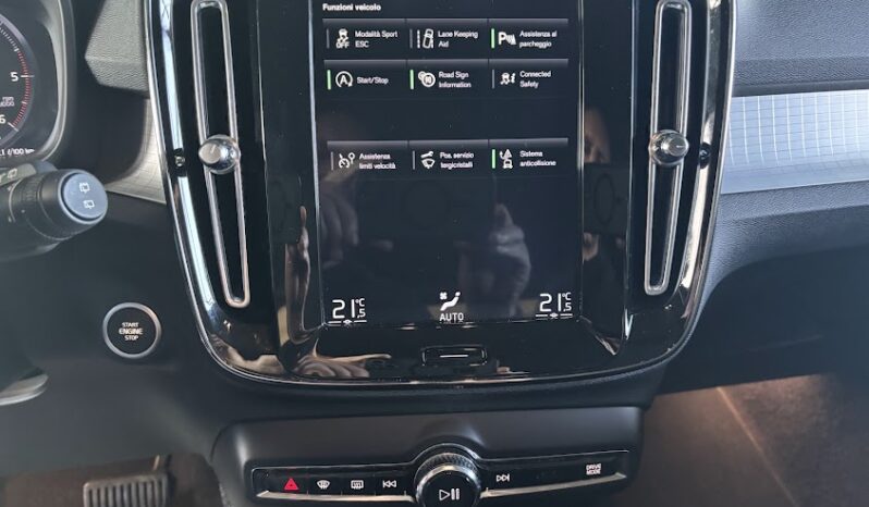 VOLVO CX40 D3 GEARTRONIC MOMENTUM PRO 150 CV (AUTOCARRO N1) pieno